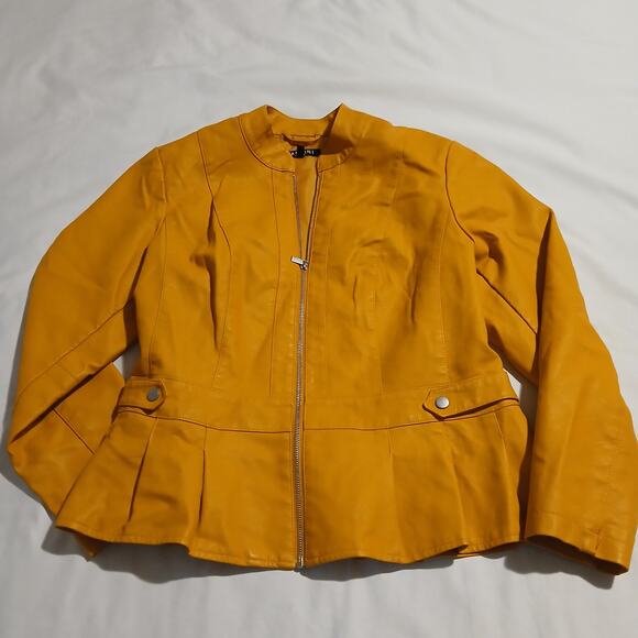 Baccini 1X Marigold Fitted Faux Leather Pleated Peplum Hem Fully Lined Jacket - Picture 3 of 11